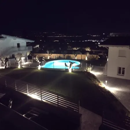 Appartamento Bilocale In Vista Con Piscina *