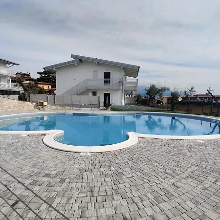 Bilocale In Vista Con Piscina